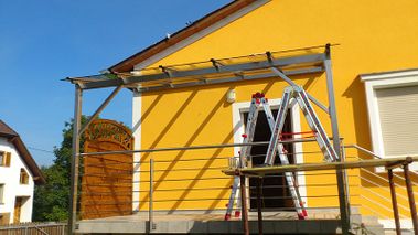 Vordächer, Glastüren und Sonnenschutz aus Glas